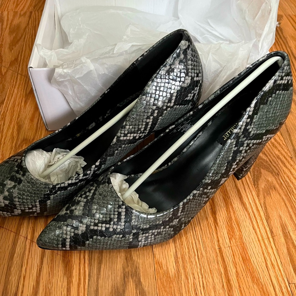 Olivia miller grey division heels